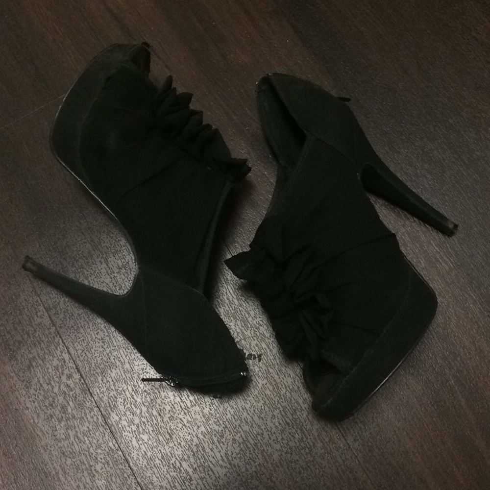 Chinese Laundry Black Stilettos with Ruffle Detail